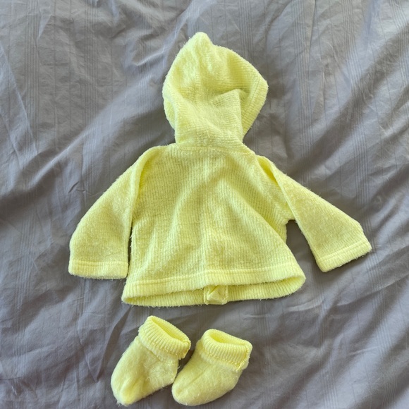 Adorable vintage yellow knit sweater with matching booties - Picture 6 of 6